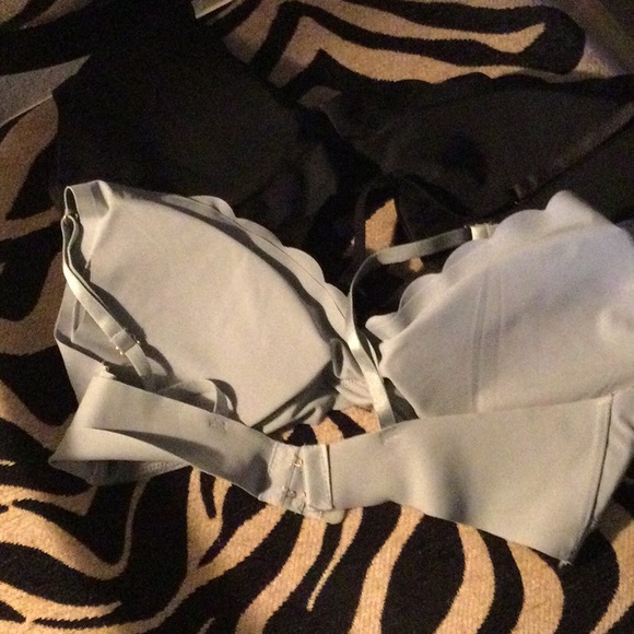 Set of 2 Danskin bras 38C - Picture 4 of 4